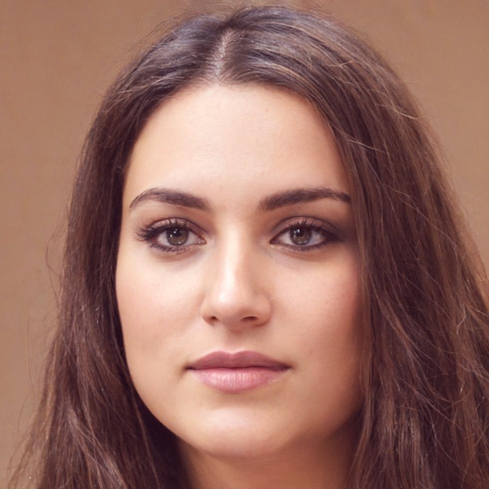 Зейнеп Йылмаз — ведущий преподаватель